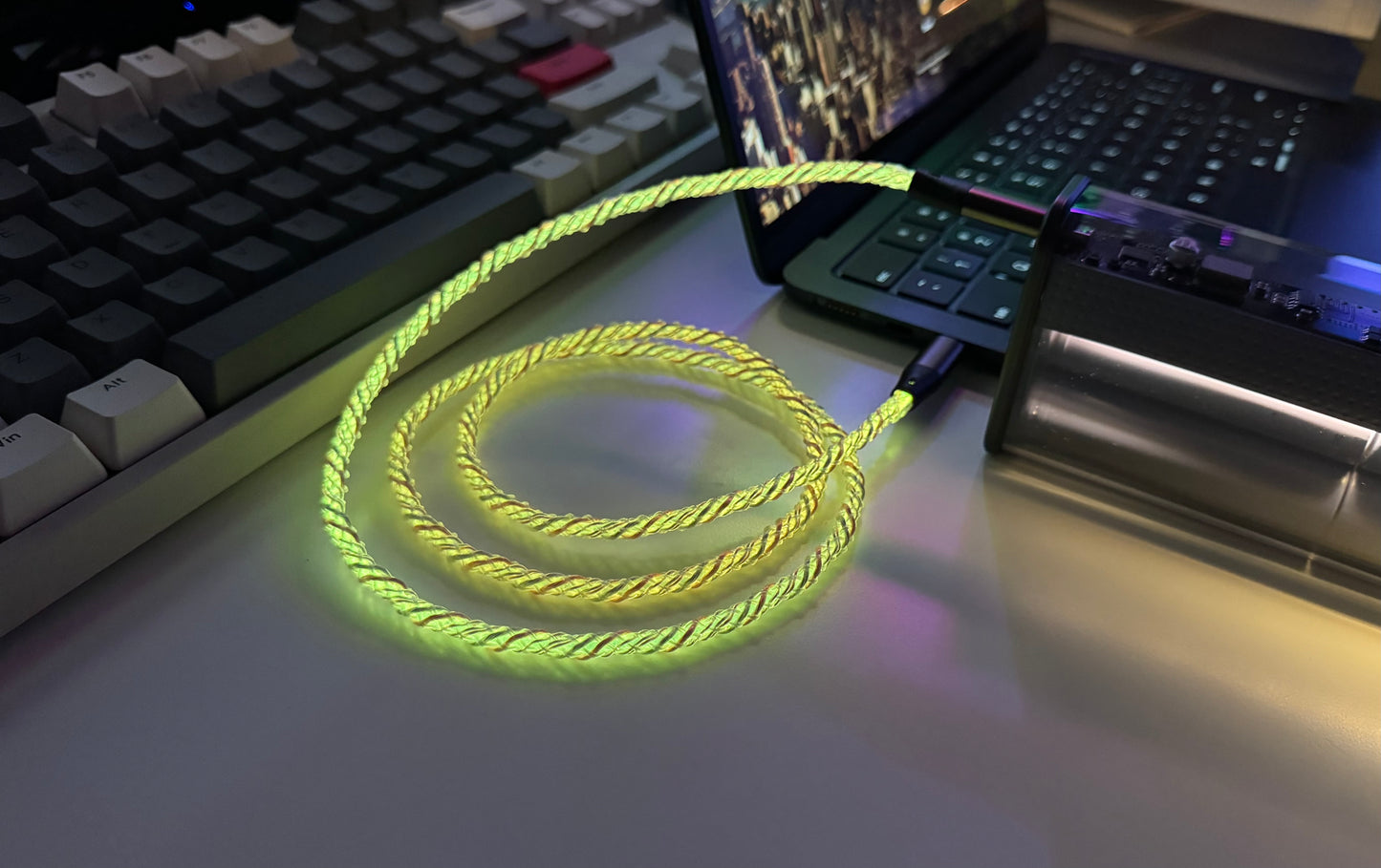 M004-Lit USB Charging Cable